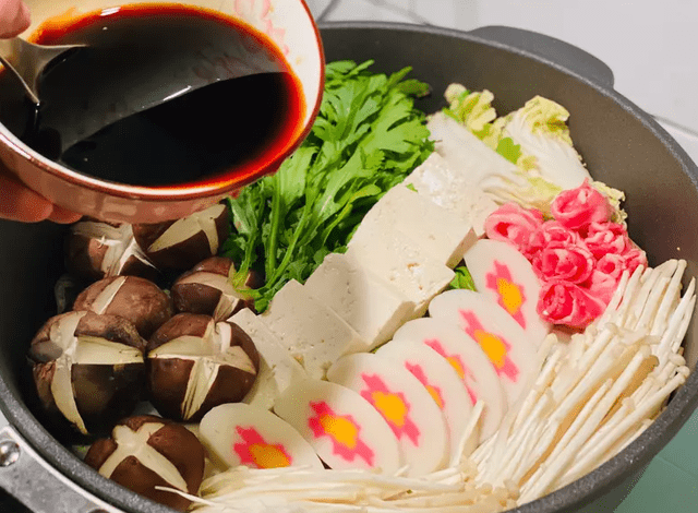 你酱汁调法只需几样食材比卖的好吃麻将胡了2日式寿喜锅轻松做大叔教(图5)