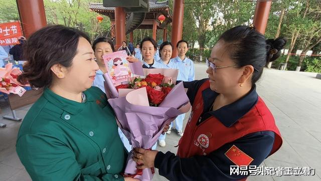 企业致敬白衣天使凝聚社会温情麻将胡了2游戏入口沈阳爱心(图5)