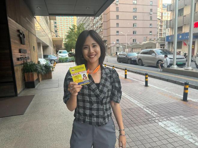 瑢：在北京被善意和热情“淹没”麻将胡了游戏“中天小姐姐”何橞(图1)